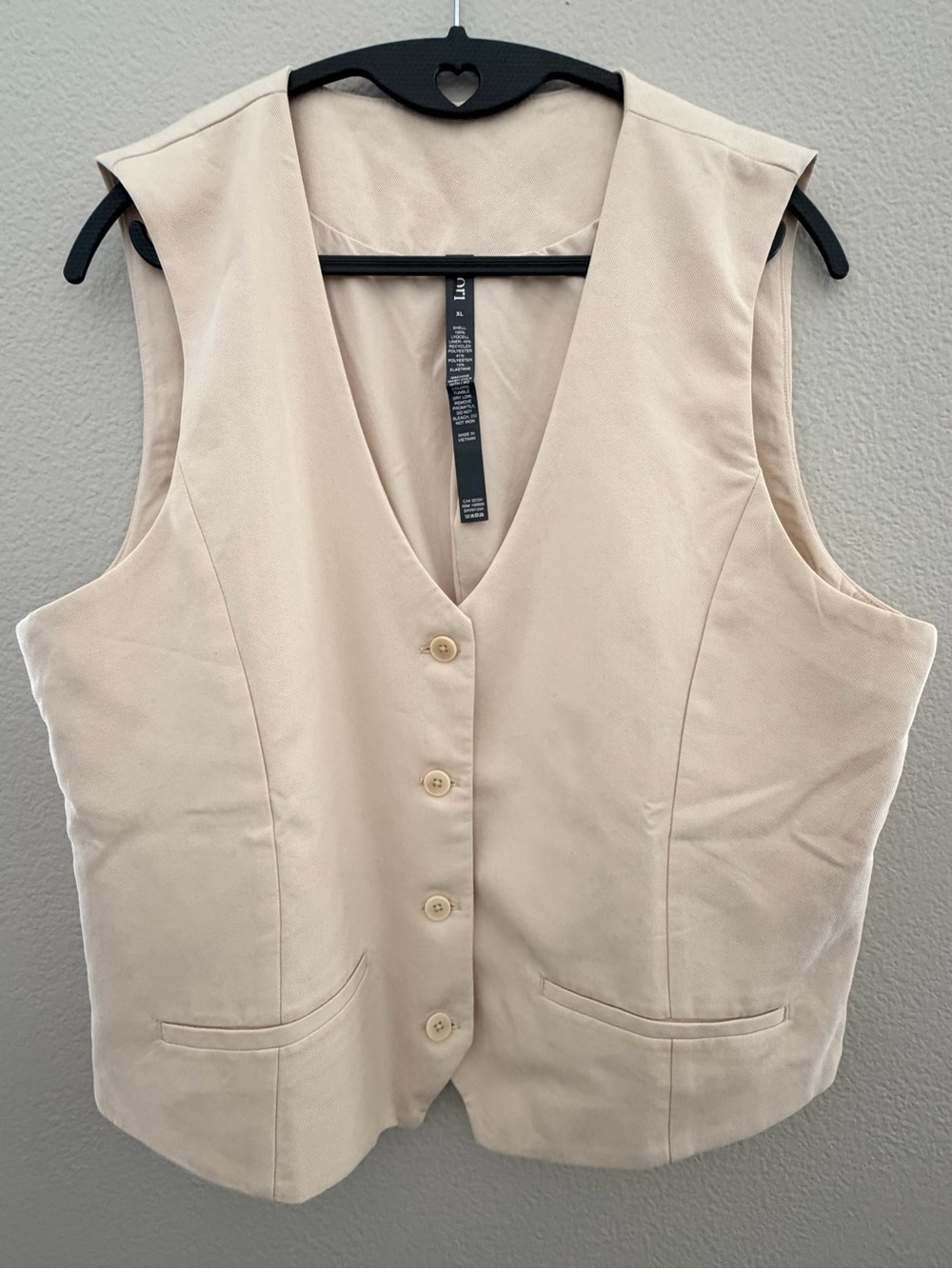 NWOT- Vuori Button-Front Vest XL